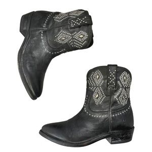 Frye distressed Billy stud western boot
